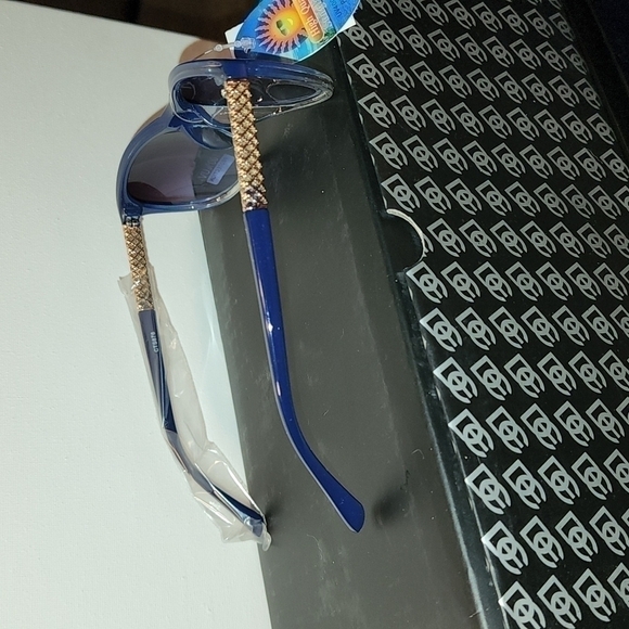 Designer sunglasses - Picture 3 of 10